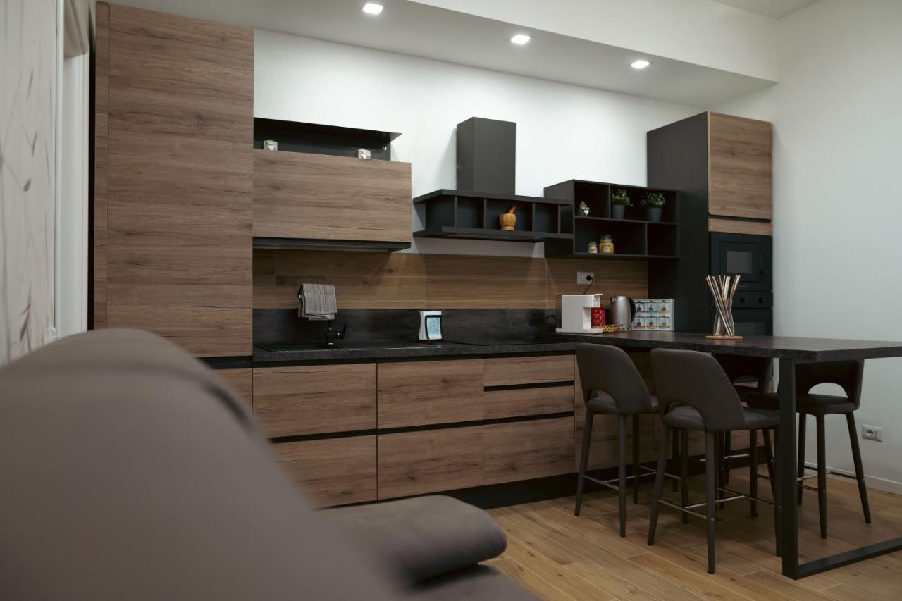 L Arche Comfort & Relax Brown Home Di Via Varesina Milan Exterior photo